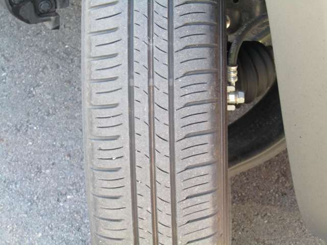 【タイヤ】溝もたくさんあって余計な出費を掛けなくて済みます。サイズ165/60R15