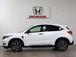 ボディカラーはホワイトオーキッドパールです。