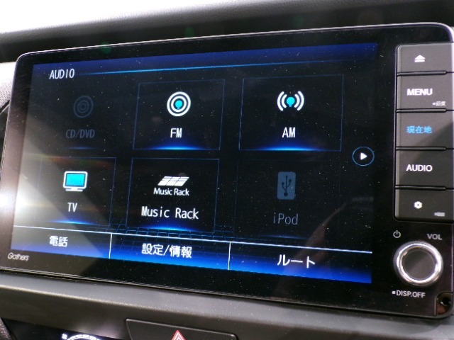 CD、DVD、Bluetooth、AM、FM、スマートフォン接続ができます。