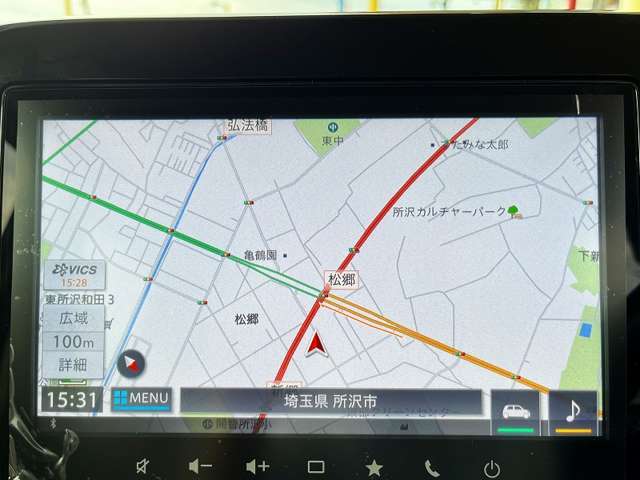 嬉しいナビ付です。知らない道でも安心ですね！更に全方位カメラ付きで運転が苦手な方も車庫入れラクラクです！狭いところでの駐車場もお車を傷つけず安心ですね！フルセグTVも見れますよ！