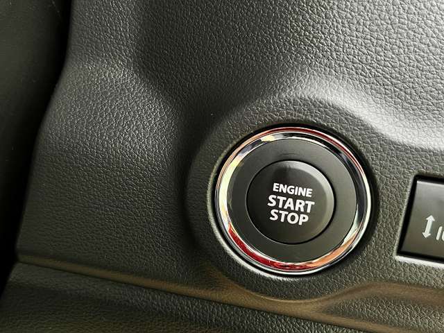 プッシュスタートシステム装備。エンジンスタートは、このボタンを押すだけです。
