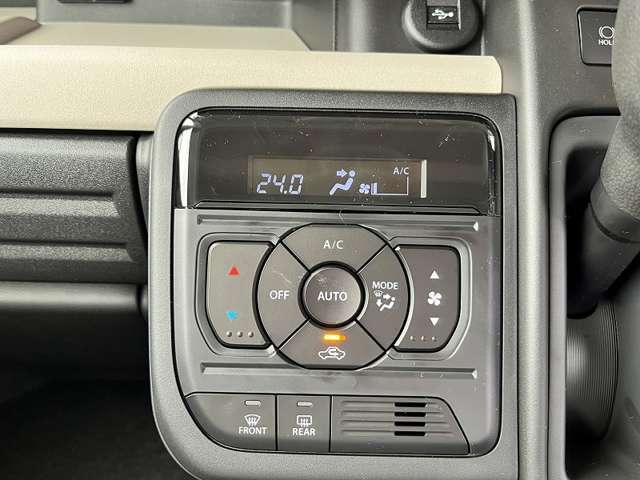 便利なオートエアコン！液晶表示が良いですね！