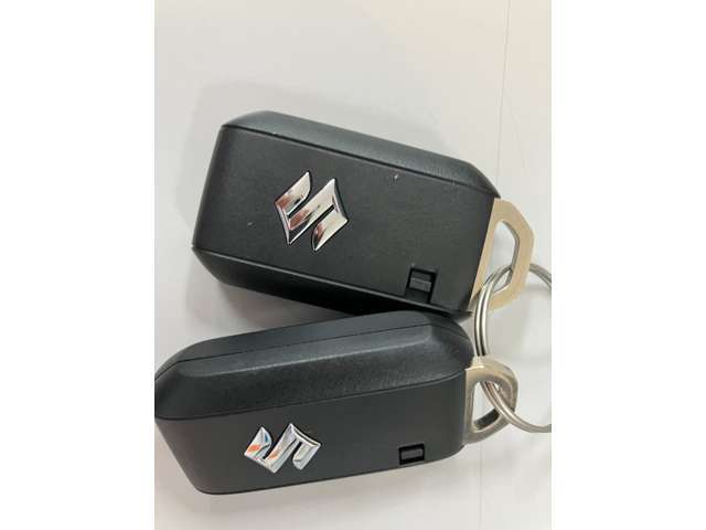 荷物を持っててポケットの中のキーが取りにくい・・・って思った事はないですか！このスマートキー機能で問題解決！キーを挿さずにスイッチ一つでロック解除＆キーロック！勿論エンジンもキーなしでOK！！