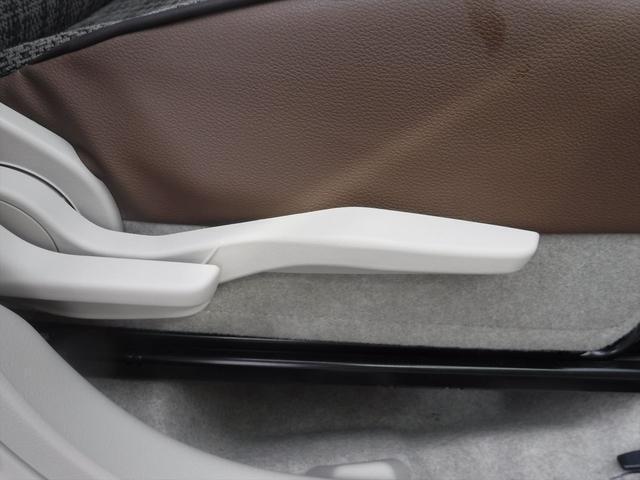 運転席のシートの高さ調整が可能なシートリフターがついております