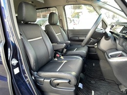 体を包み込む形のシートなので、長時間運転しても疲れません。