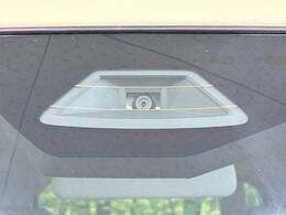 【スズキ　セーフティサポート】走行中に前方の車両等を認識し、衝突しそうな時は警報とブレーキで衝突回避と被害軽減をアシスト。より安全にドライブをお楽しみいただけます。