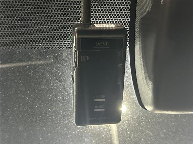 【ドライブレコーダー】映像・音声などの運転中の記録を残します。事故などを起こした起こされた時の証拠になりえますので、もしも時でも安心ですね。