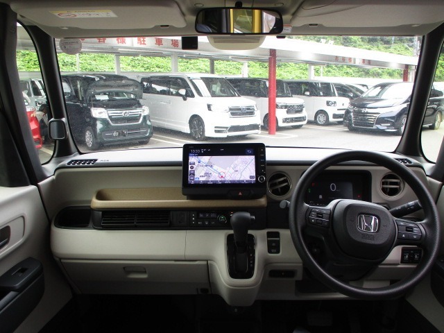 インパネ周りのお写真です。視界が広く、運転もしやすくなっております。