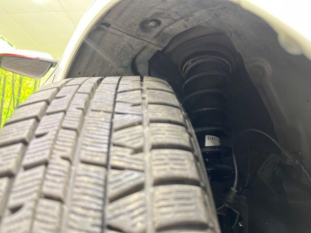 お車を安心してお乗りいただく為には、足回りの定期点検が欠かせません。サービスサポート（有償保証）では無料点検もご提供しており、安心のカーライフをお過ごしいただけるサポート体制が整っています。