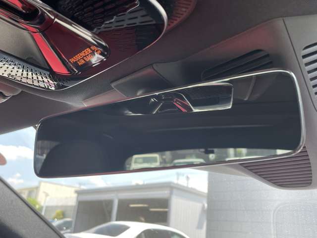 ご遠方の場合でも、下取り車両の金額を概算でお出しすることは可能でございます。車検証をお手元に、走行距離をご確認の上お問い合わせくださいませ。
