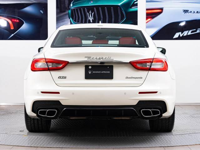 もちろんサラウンドビューモニター+パークセンサーを搭載。駐車時の不安を軽減。