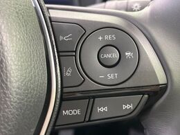 【レーダークルーズコントロール】高速道路での長距離走行が楽に！！自動で速度を保つクルーズコントロールが、衝突軽減システムと連携し、前方の車両を感知して車間を保つように速度調節してくれます！！