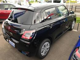 バックドアは開口部が広いので荷物の積み下ろしに便利です☆