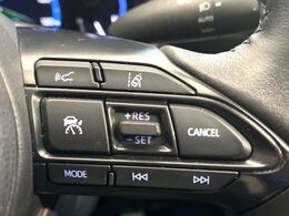 【レーダークルーズコントロール】高速道路での長距離走行が楽に！！自動で速度を保つクルーズコントロールが、衝突軽減システムと連携し、前方の車両を感知して車間を保つように速度調節してくれます！！