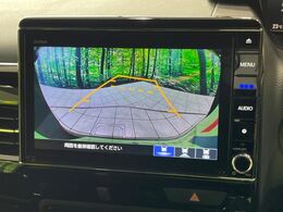 【バックカメラ】駐車時に後方がリアルタイム映像で確認できます。大型商業施設や立体駐車場での駐車時や、夜間のバック時に大活躍！運転スキルに関わらず、今や必須となった装備のひとつです！