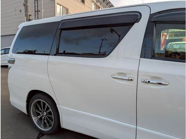 当社は納車前に下回りの防錆処理を行っております！！まずは表面の錆を落として！そこからの防錆処理♪追加料金はいただいておりません★