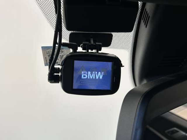 私共、輸入車専門店LIBERALAをはじめ、　BMWの新車ディーラー、軽自動車専門店、国産ミニバン専門店、SUV専門店など、多くの販売チャネルをご用意しております。