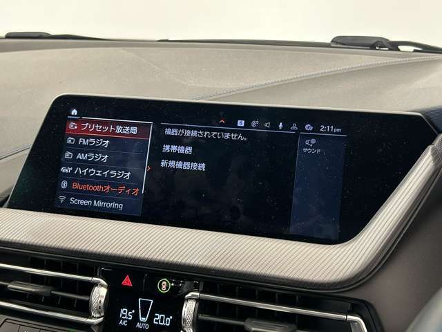 運転席右側にヘッドライト操作に関してのスイッチ類がまとまっております。