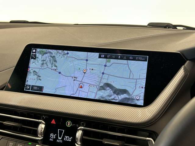 純正ディスプレイオーディオ。CarPlayもございますのでお使いのスマートフォンをつなげていただくことでナビもお使いいただくことが可能です
