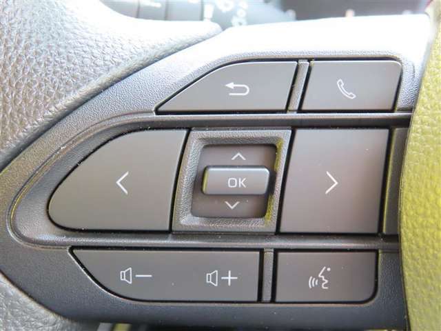 ブルートゥースに接続すれば、スマホに入れている音楽が聞けたり運転中に電話がかかってきてしまった場合もハンドルから電話を取ることができます！