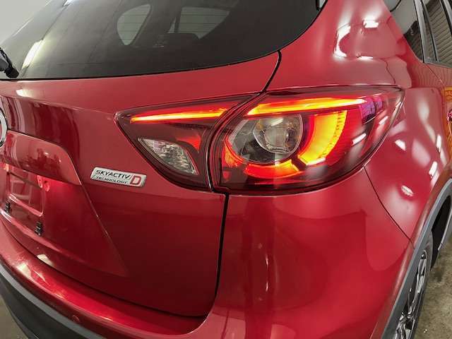 一目でCX-5とわかる特徴的なリアコンビネーションテールライトとなりますッ！