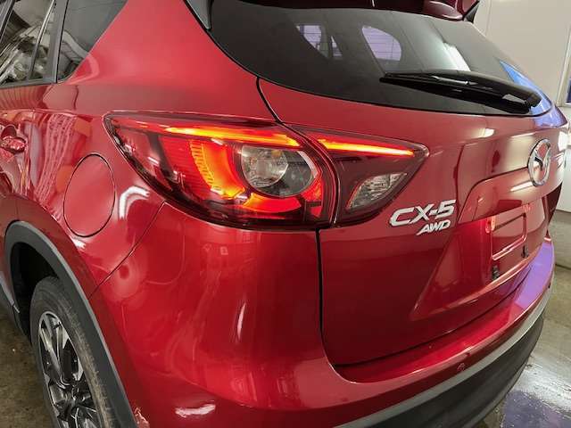 一目でCX-5とわかる特徴的なリアコンビネーションテールライトとなりますッ！