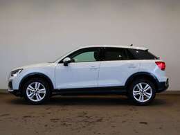 Audi Q2 35 TFSI advanced/LEDヘッドライト/アルミホイール 5ダブルスポークデザイン 7J×17