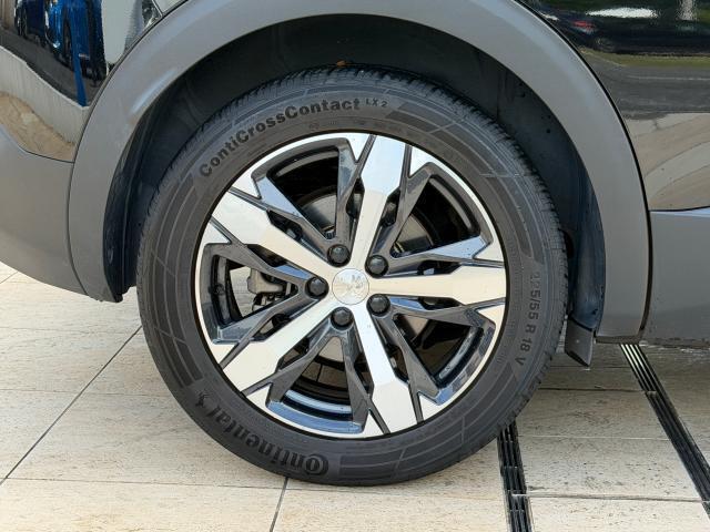 純正18インチアルミホイールを装備しております。