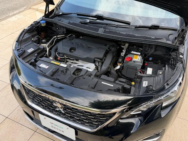 1.6L直列4気筒DOHCターボエンジンです。