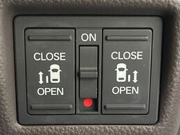 【両側パワースライドドア】スマートキーや運転席のスイッチで後席両側スライドドアの開閉が可能♪電動だから力を入れてドアを開ける必要が無く、小さなお子様でも簡単に開け閉めでき快適です♪