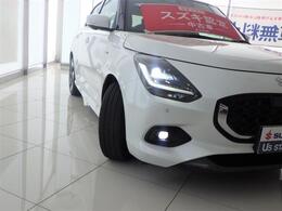 【LEDヘッドランプ/LEDポジションランプ】照射性能に優れ省電力で長寿命のLEDヘッドランプと力強い顔つきを演出する特徴的なLEDポジションランプを採用。LEDフロントフォグランプも装備しています。