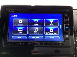 ナビゲーションはフルセグTV、インターナビ対応のGathers純正メモリーナビを搭載しています。Bluetoothオーディオ機能がありますので、スマートフォンなどの音楽も再生できます。