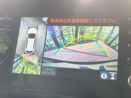【パノラミックビューモニター】専用のカメラにより、上から見下ろしたような視点で360度クルマの周囲を確認することができます☆死角部分も確認しやすく、狭い場所での切り返しや駐車もスムーズに行えます。
