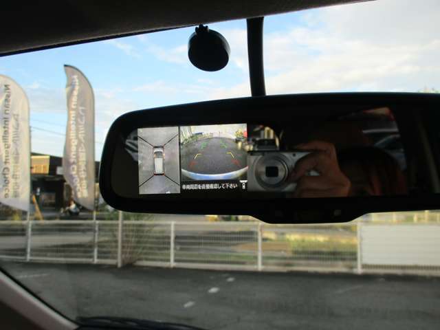 バックミラーにも映ります。