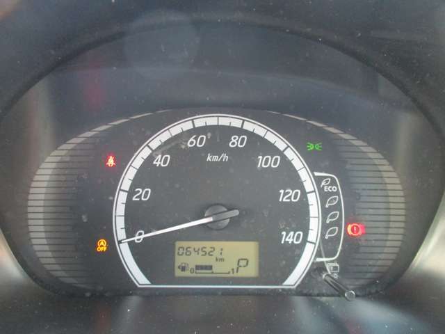 シンプルで確認しやすいメーター類。