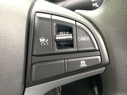 【アダプティブクルーズコントロール】高速道路での長距離走行が楽に！！自動で速度を保つクルーズコントロールが、衝突軽減システムと連携し、前方の車両を感知して車間を保つように速度調節してくれます！！