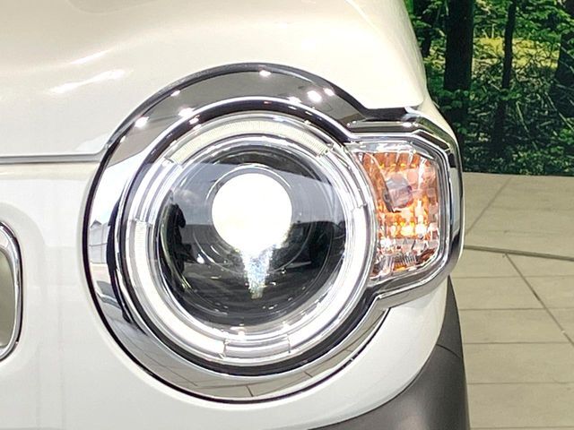【LEDヘッドライト】悪天候や夜間走行時も良好な視界を確保し安心して運転できる高輝度LEDヘッドライトを装備！点灯速度が早く、消費電力も抑えられています。