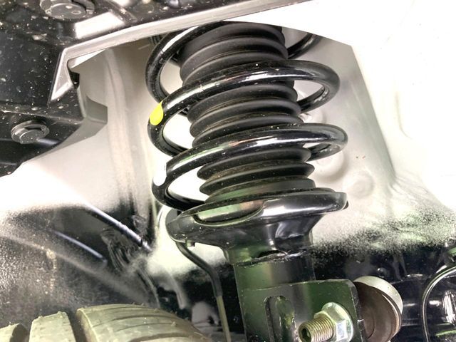 お車を安心してお乗りいただく為には、足回りの定期点検が欠かせません。サービスサポート（有償保証）では無料点検もご提供しており、安心のカーライフをお過ごしいただけるサポート体制が整っています。