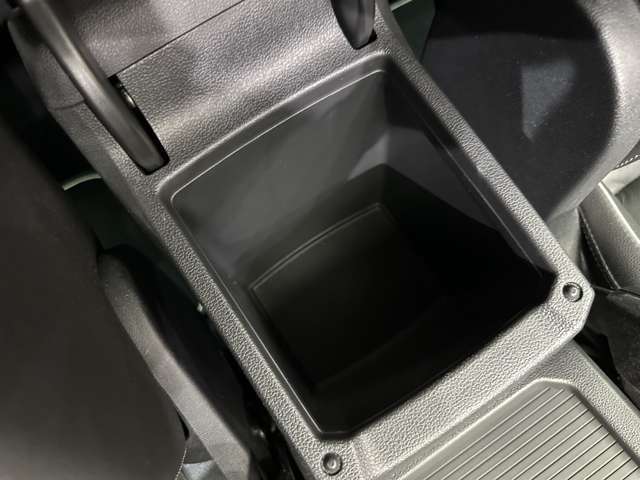 ご遠方の場合でも、下取り車両の金額を概算でお出しすることは可能でございます。車検証をお手元に、走行距離をご確認の上お問い合わせくださいませ。