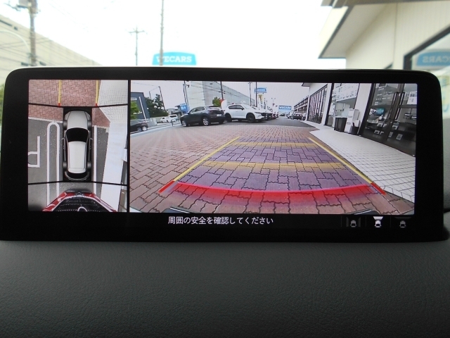狭い場所での駐車、狭い道でのすれ違いT字路への進入時などで確認したいエリアが直感的に把握しやすい360度ビューモニター。