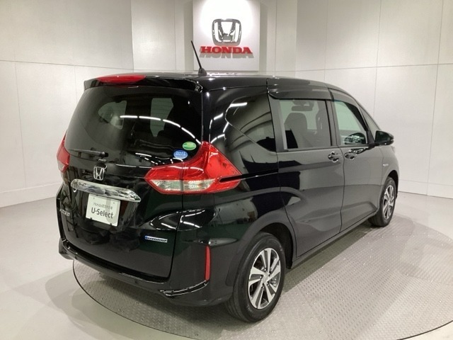 【Honda認定中古車 U-Select】　は3つの安心をお約束します。　1　Hondaのプロが整備した安心。 2　第三者機関がチェックした安心。　3　購入後もHondaが保証する安心。
