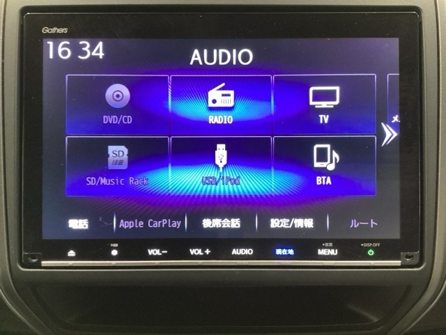 ワイド画面のナビゲーションはフルセグTV、インターナビ対応のGathers純正メモリーナビを搭載しています。Bluetoothオーディオ機能がありますので、スマートフォンなどの音楽も再生できます。