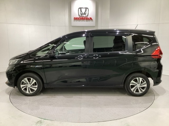 購入後も自社指定整備工場完備でお客様の愛車をしっかりサポート致します！御納車時には安全かつ安心してお乗り頂けるようホンダ専門知識を持つ整備スタッフが点検・整備・装備も説明をしてお渡ししております。