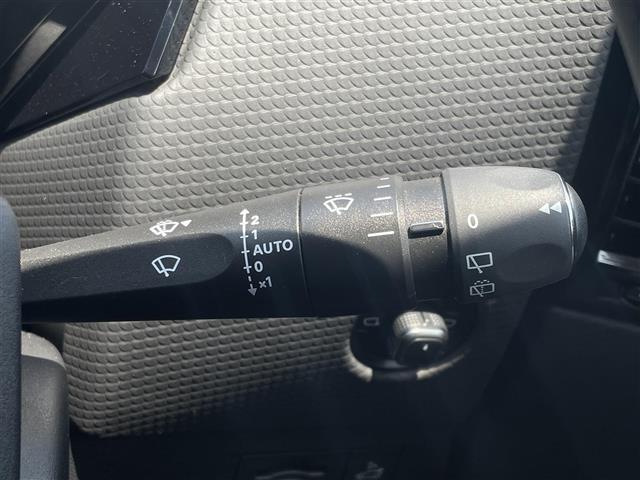 【運転席操作部】『運転席周辺の装備』の画像になります。快適なドライブを楽しむための機能が装備されています！運転席から触れるので使いやすいです！