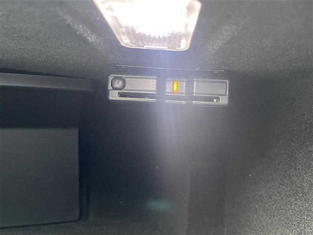 【ETC】有料道路を利用する際に料金所で停止することなく通過できる、ETC車載器（ノンストップ自動料金収受システム機器）が装備されています。セットアップを行うことで利用可能になります。