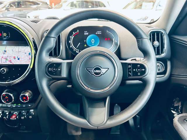 安心してカーライフを始めていただく事ができるよう、納車前にディーラー整備工場もしくは熟練メカニックが在籍する整備工場にて点検を行ない、必要な整備を実施致します。