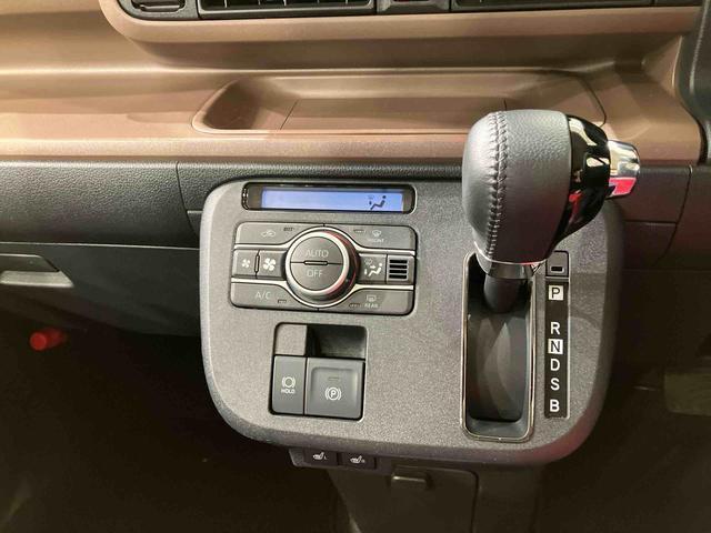 納車前にはプロのメカニックが、各部の点検を行います。ディーラーにしか出来ない品質、そしてサービスできっと満足していただけると思います！