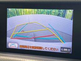 【バックカメラ】駐車時に後方がリアルタイム映像で確認できます。大型商業施設や立体駐車場での駐車時や、夜間のバック時に大活躍！運転スキルに関わらず、今や必須となった装備のひとつです！