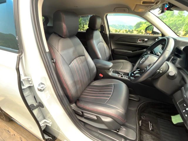 運転席シート廻りは使用感も少なく、良好な状態となっています。丁寧に使われていたことがよくわかりますね。