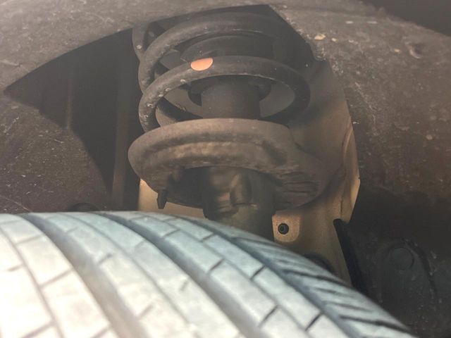 お車を安心してお乗りいただく為には、足回りの定期点検が欠かせません。サービスサポート（有償保証）では無料点検もご提供しており、安心のカーライフをお過ごしいただけるサポート体制が整っています。